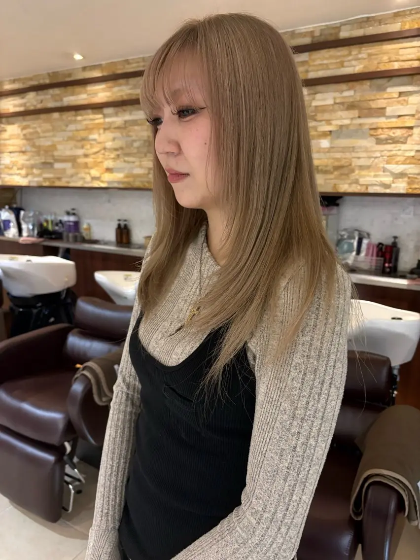 ロング カラー ベージュカラー ミルクティーベージュ ベージュ/ Yunaのヘアスタイル