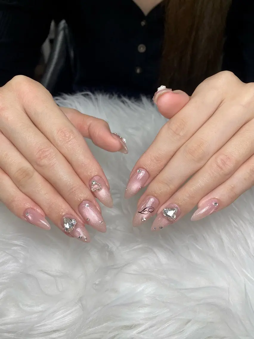 ネイル ジェルネイル キラキラネイル 韓国ネイル 持ち込み ニュアンスネイル RUNA Nemnailのネイルデザイン