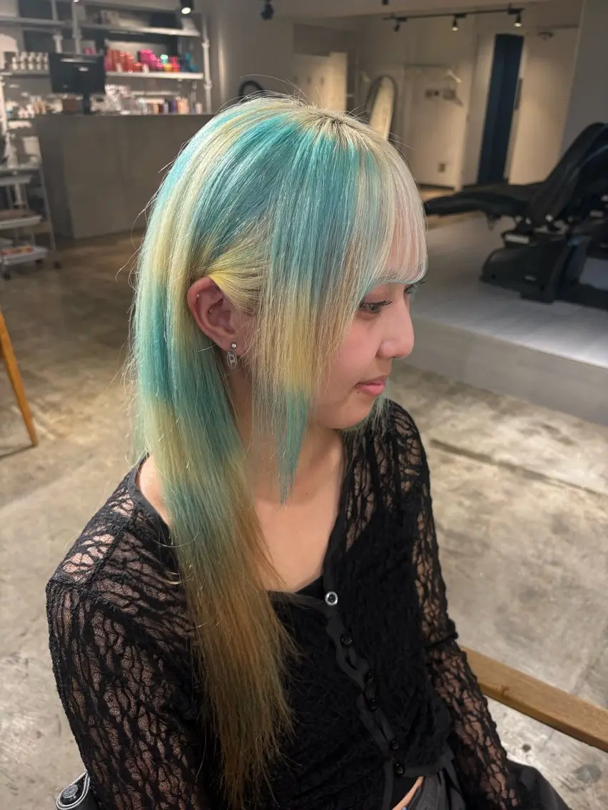 ロング カラー ヘアカラー トリートメント 個性派/デザイン/ ハイトーン AMIのヘアスタイル