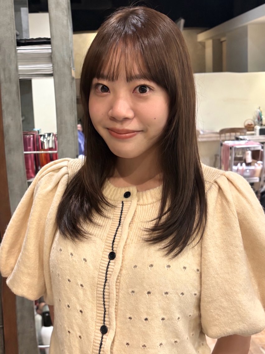 セミロング カラー ベージュカラー オリーブベージュ カット ヘアカラー 顔周りレイヤー/透明 感カラー/村上陽菜乃のヘアスタイル