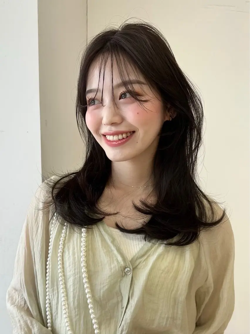 【巻かなくても可愛い】韓国風コテ巻きパーマ🇰🇷×ミディアムレイヤー🩶の写真
