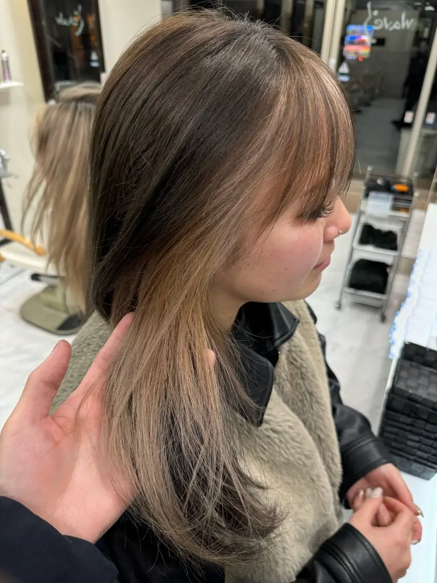 セミロング カラー ヘアアレンジ 切りっぱなしボブ アッシュ アッシュブラウン ミストバング ブリーチ カット ヘアカラー トリートメント 目黒 碧人のヘアスタイル