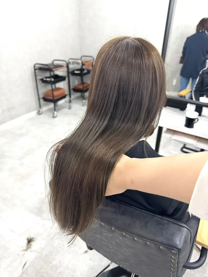 ロング カラー ベージュカラー ブリーチ ヘーゼル ブリーチなしカラー オリーブベージュ カット ヘアカラー トリートメント 赤み無し柔らかカラー 【梅田】madokaのヘアスタイル
