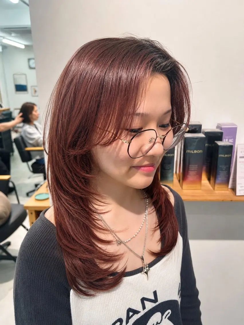 セミロング ハイレイヤー レイヤーカット 関 柚花子のヘアスタイル