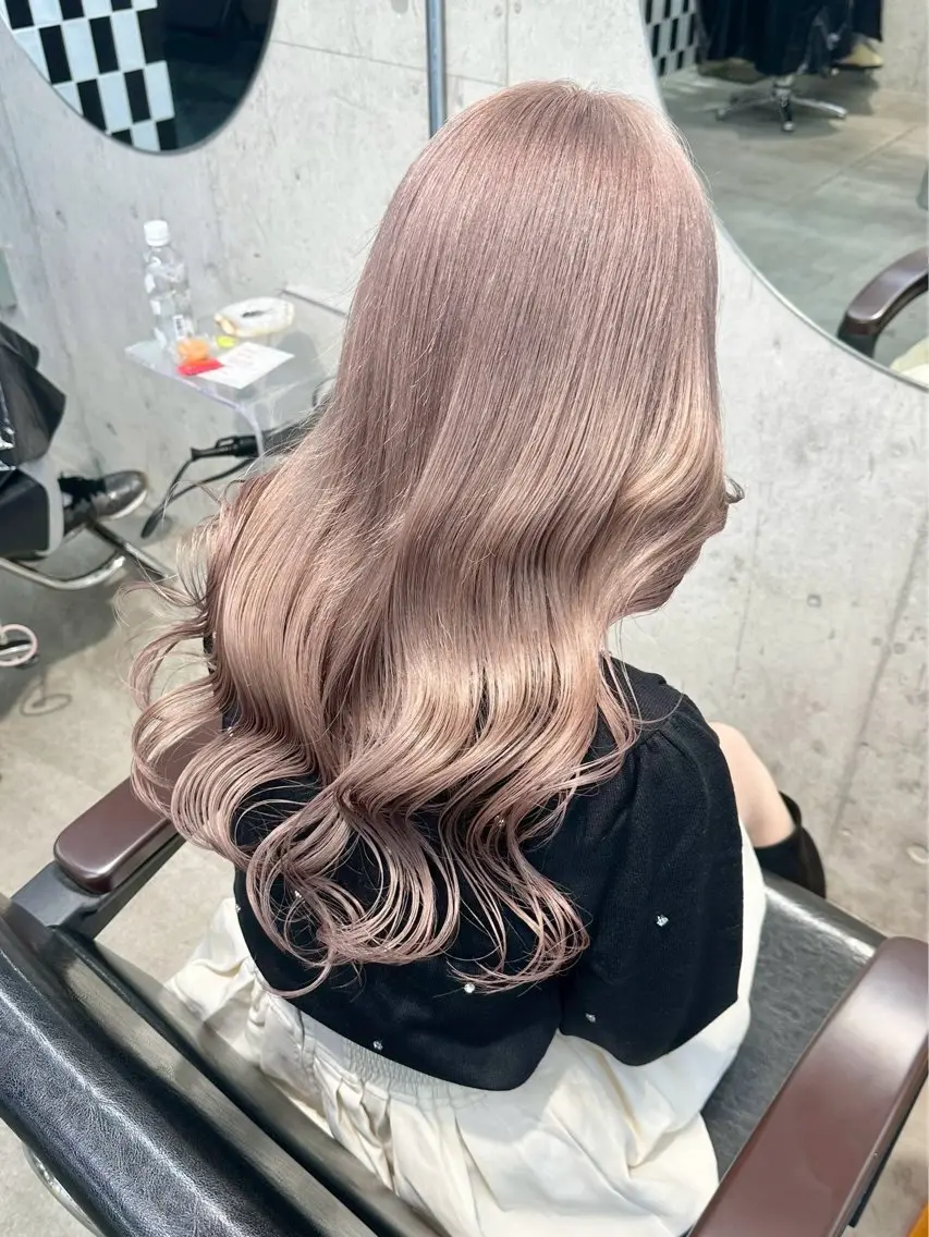 【髪色明るくしながらケアも一緒に♪】全頭ブリーチ👩🏼🌻(ケア込)+艶カラー⭐︎+最高級髪質改善トリートメント🫧の写真