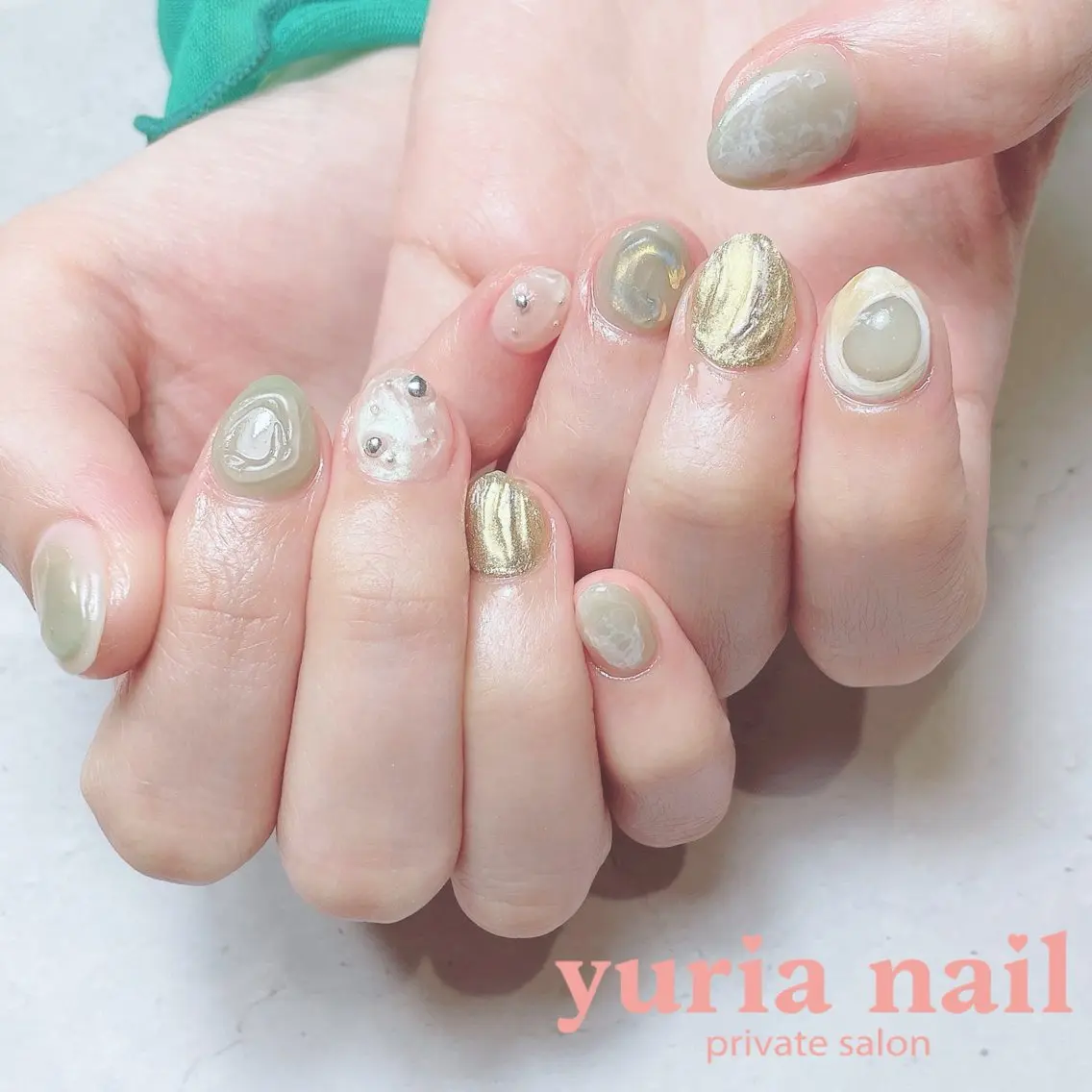 ネイル ジェルネイル グリーン 持ち込み ニュアンスネイル ショートネイル ハンドネイル 小林 ゆりあのネイルデザイン