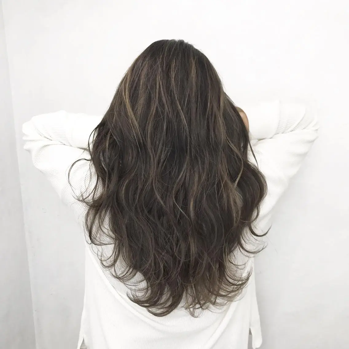 ロング カラー グレージュ ハイライトカラー ハイライト ヘアカラー TATSUYA アートディレクターのヘアスタイル