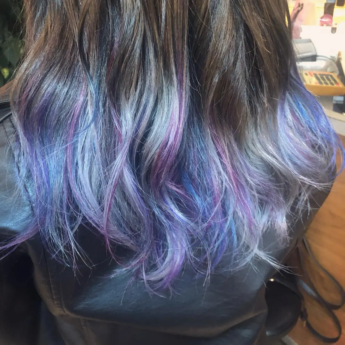 セミロング カラー アッシュ バレイヤージュ ミストバング ベージュカラー ブリーチ カット ヘアカラー トリートメント 原宿サロン代表 デザインカラー伊藤卓のヘアスタイル