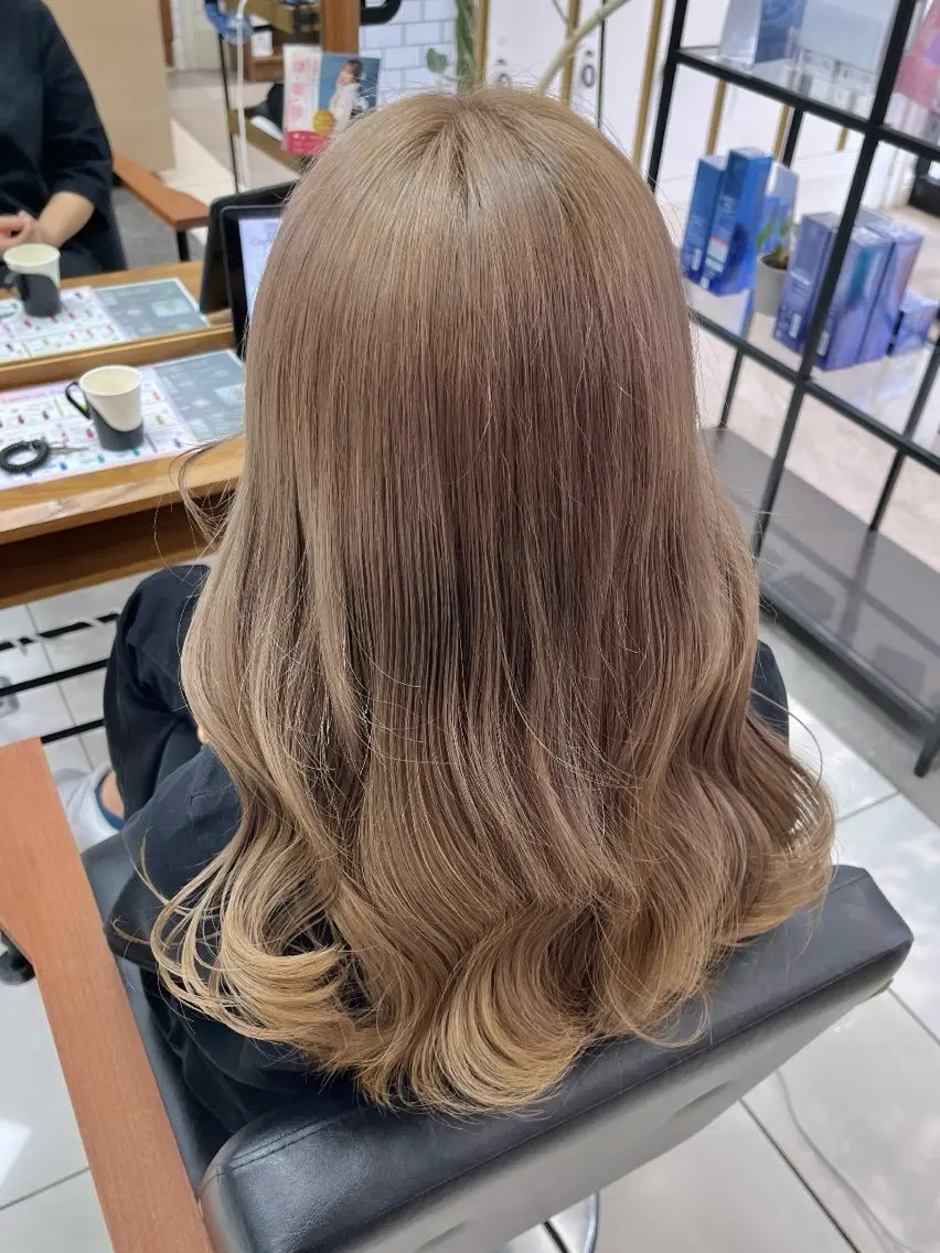カラー ベージュカラー ブリーチ ハイトーンカラー ミルクティーベージュ カット ヘアカラー トリートメント ミユウ🌼ブリーチ / ダブルカラーのヘアスタイル