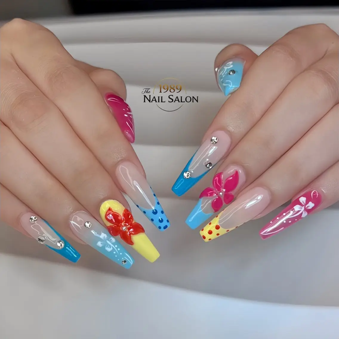 ネイル アートネイル フラワーネイル ハンドネイル The 1989 Nail Salonのネイルデザイン