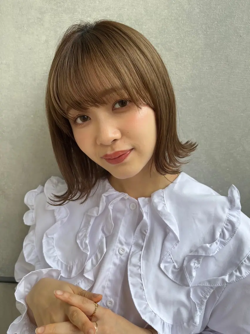 ミディアム 吉田 夏菜のヘアスタイル