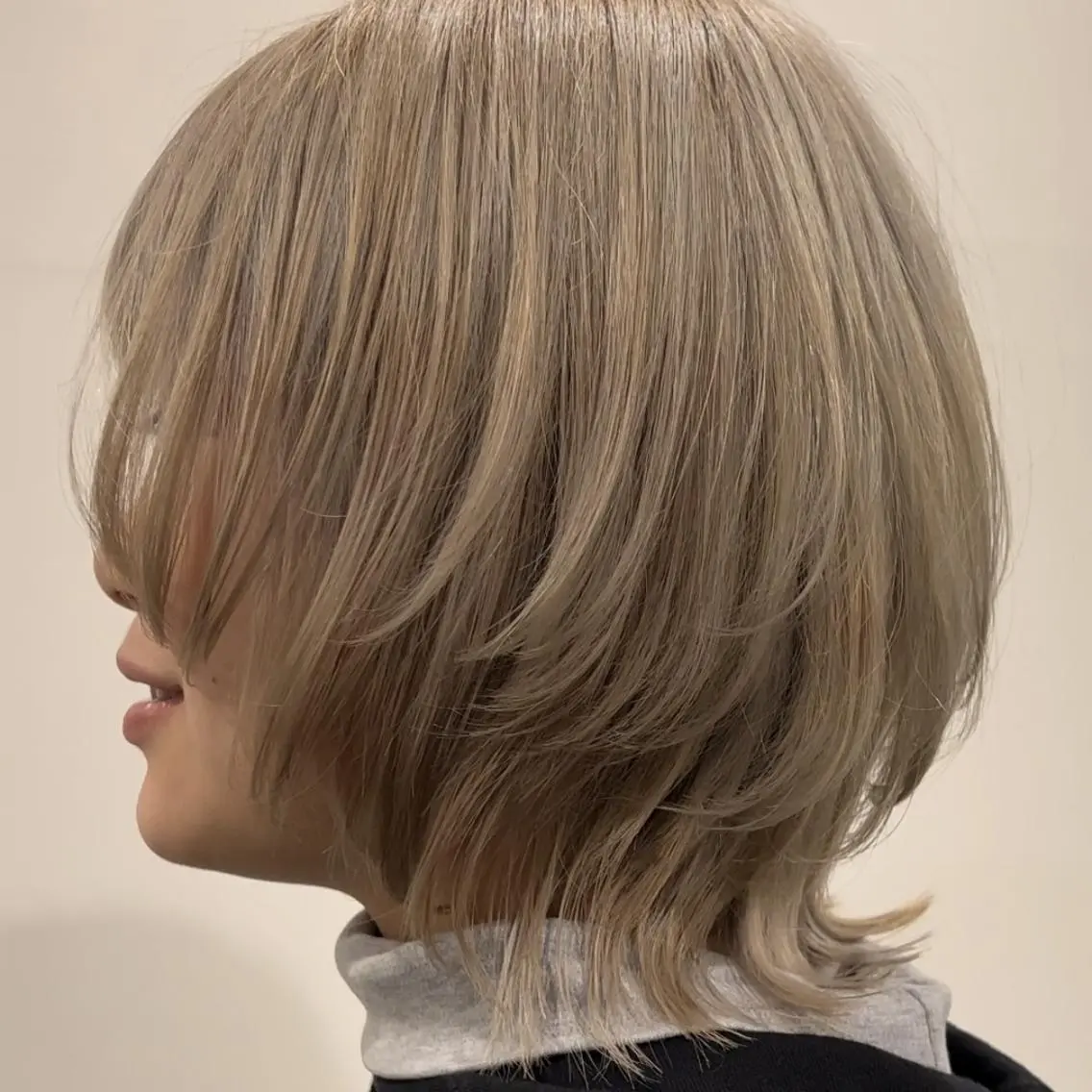 ミディアム カラー ベージュカラー ブリーチ 透明感カラー ダブルカラー ハイトーンカラー カット ヘアカラー ショートが上手い人/ 似合わせの達人/ロキのヘアスタイル
