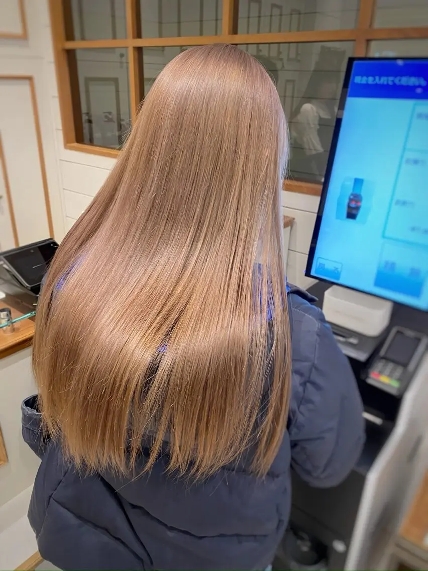 ロング カラー ブリーチ カット ヘアカラー トリートメント CHIHIRO🧸 ピンクベージュ🩰のヘアスタイル
