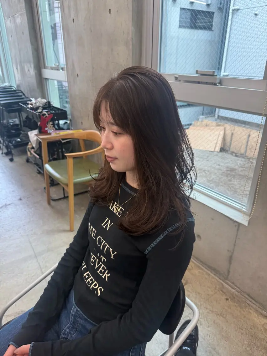 ロング カラー ロングレイヤー アッシュ ベージュカラー ブリーチ 透明感カラー カット ヘアカラー トリートメント 誰より丁寧なカット/ 小林輝/レイヤーのヘアスタイル