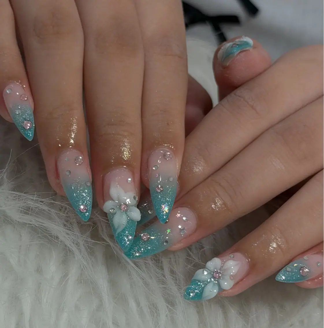 ネイル ハンドネイル フットネイル LAVISH nanamiのネイルデザイン