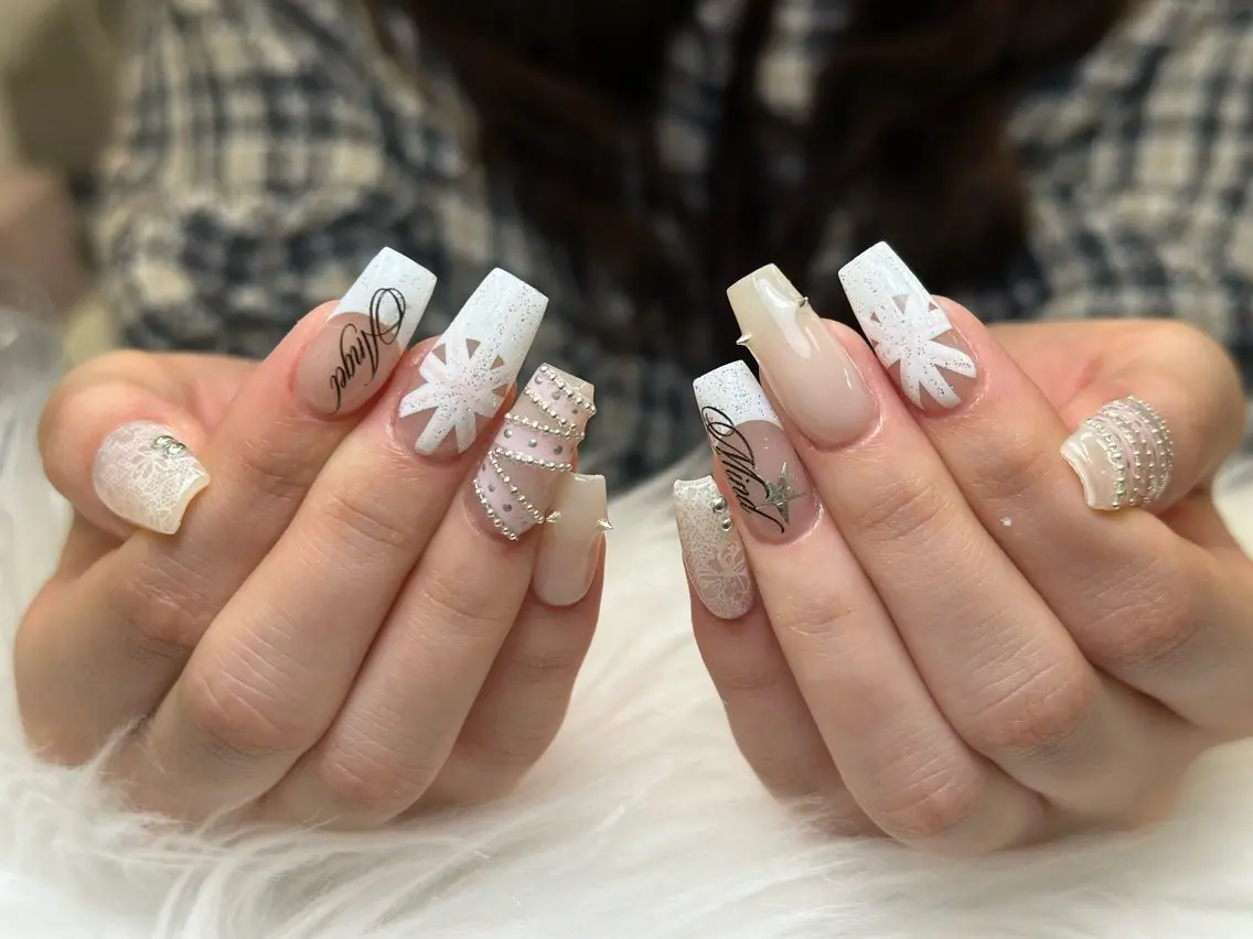 ネイル チークネイル ドット フレンチネイル グラデーション 韓国ネイル ハンドネイル Lisa Nail Salonのネイルデザイン