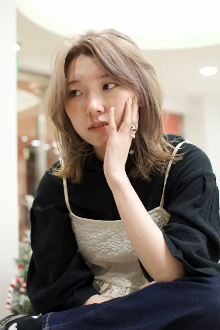 ミディアム カラー ベージュカラー ブリーチ 透明感カラー ダブルカラー ハイトーンカラー cana 札幌レイヤースタイルのヘアスタイル