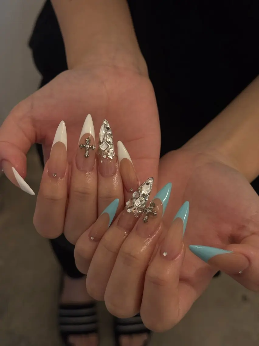ネイル ブルー フレンチネイル 夏ネイル ハンドネイル Nes.nail 那覇松山のネイルデザイン