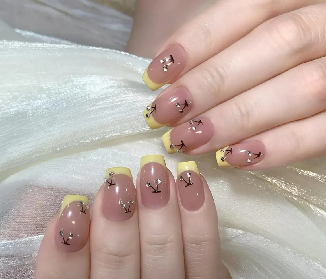ネイル ハンドネイル 🎀 Ayaka_nailのネイルデザイン