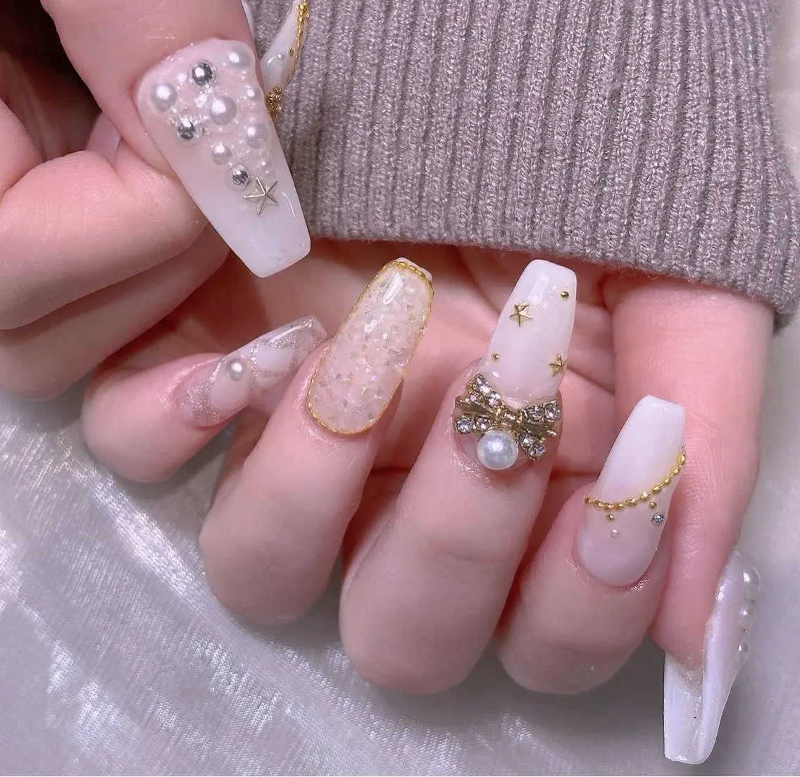 ネイル ブルー チークネイル フレンチネイル ハート ホログラムネイル ハンドネイル 美爪パラジェル導入店 Sunnilyのネイルデザイン
