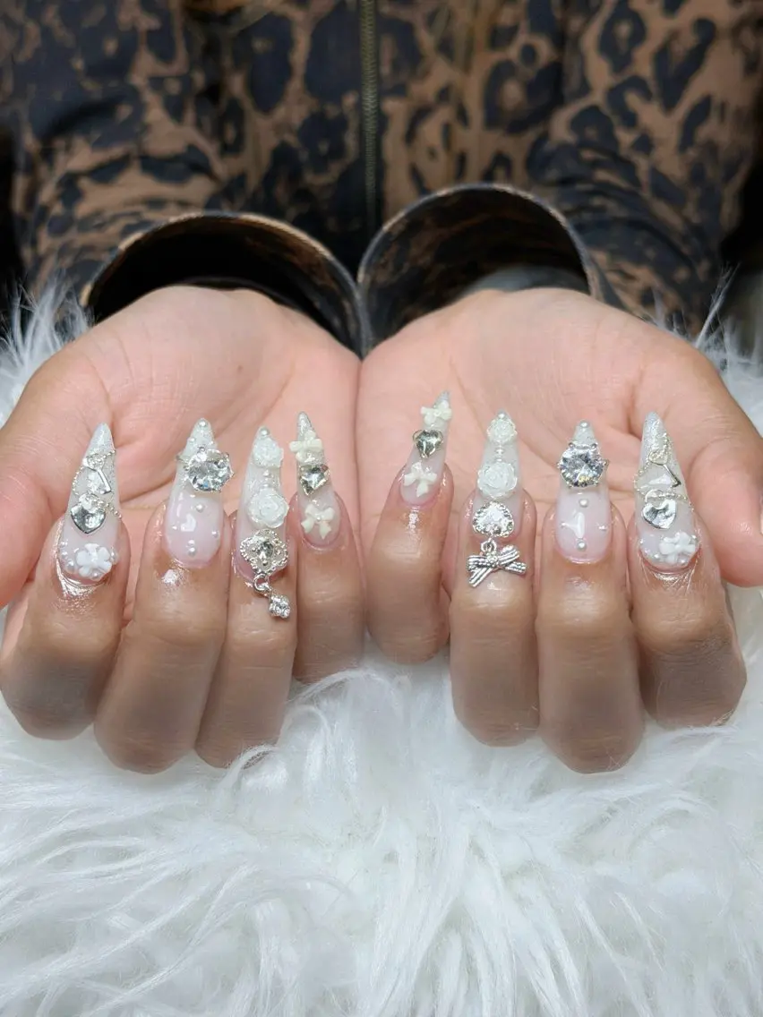 ネイル フレンチネイル ジェルネイル キラキラネイル 韓国ネイル マグネットネイル ハンドネイル Julli NailStudioのネイルデザイン