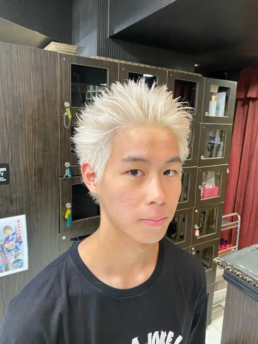 カラー メンズ スパイキーショート グレージュ達人/赤み 消し/ブリーチ/岩崎のヘアスタイル