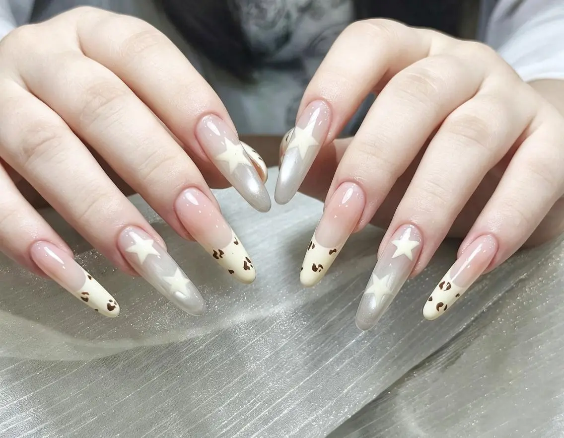 ネイル アートネイル フラッシュネイル グラデーション ラメ(グリッター) マグネットネイル ╹◡╹MimoEye lash🌻Nailのマツエク・マツパデザイン