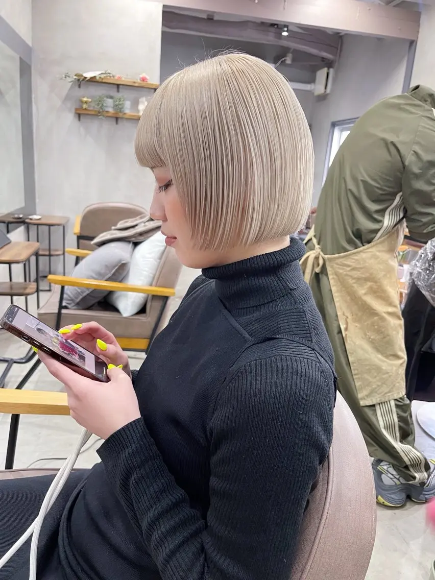 ミディアム カラー ベージュカラー ブロンド ホワイトベージュ ボブ ヘアカラー トリートメント AiM 大名　似合わせカットのヘアスタイル