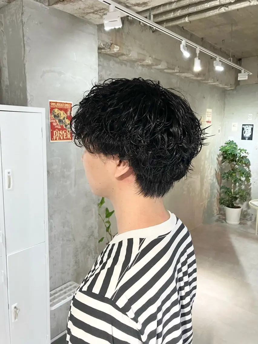 ショート パーマ メンズ メンズパーマ 波巻きパーマ カット パーマ トリートメント door white hideのヘアスタイル