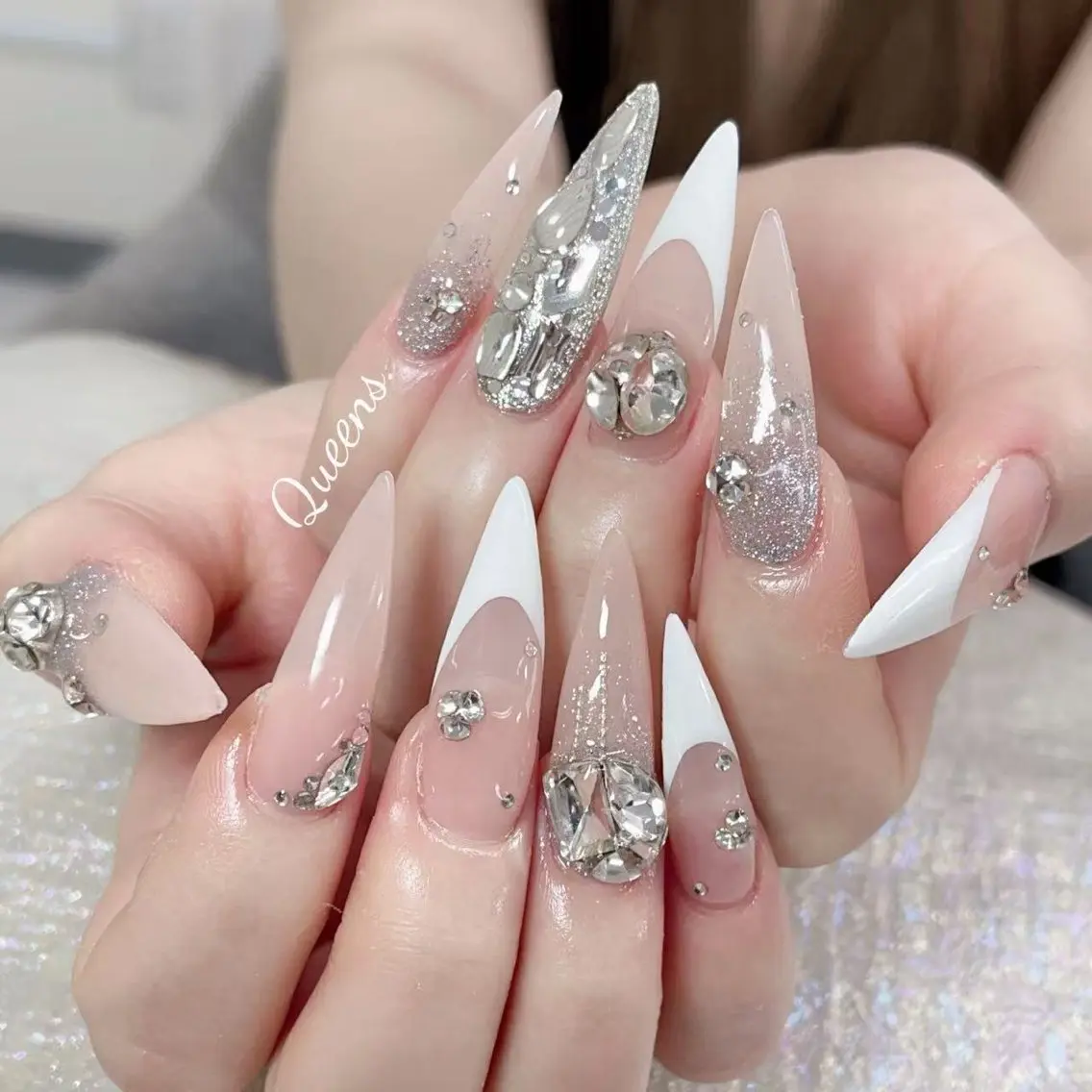 ネイル ハンドネイル Queens テイのネイルデザイン