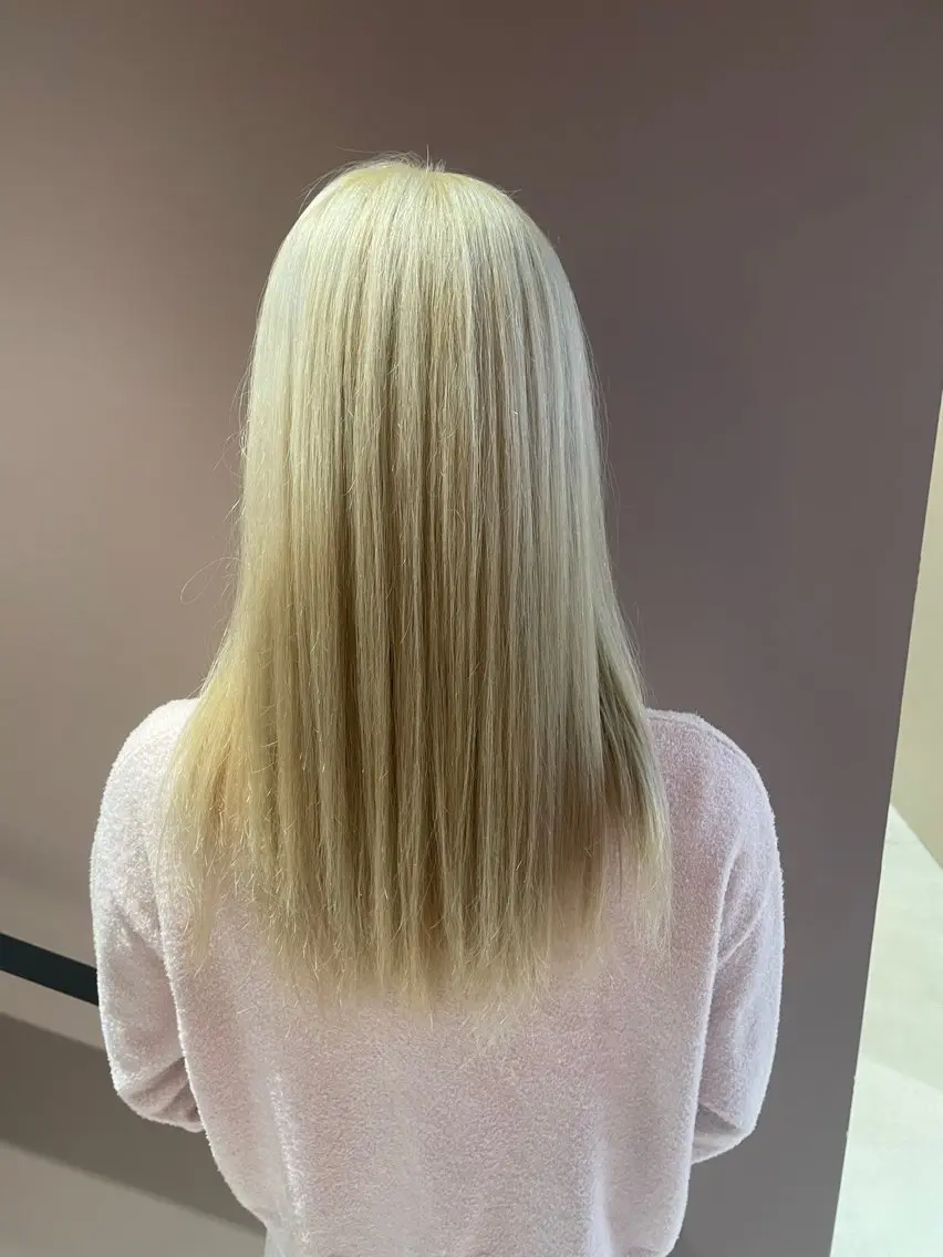 ロング カラー ブリーチ 桒原 ちさのヘアスタイル