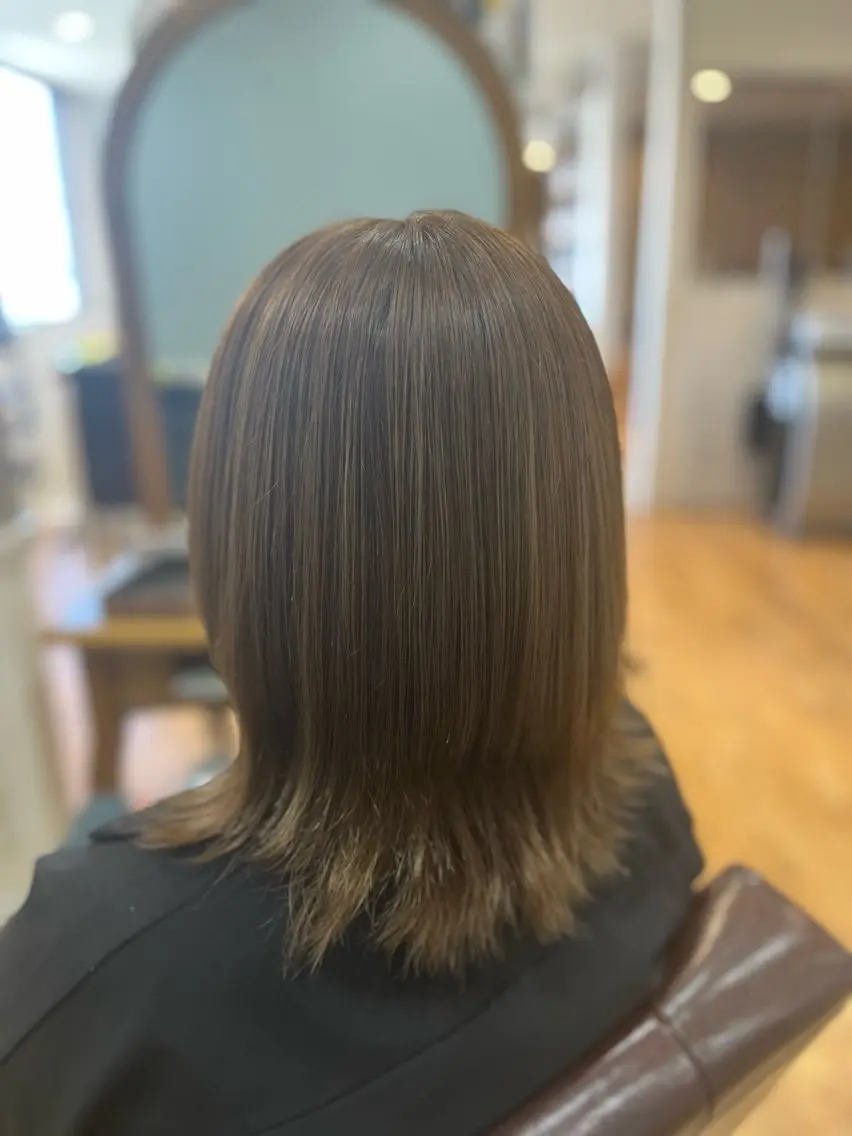 カラー ベージュカラー ハイライトカラー ヘアカラー 小磯 美輝のヘアスタイル