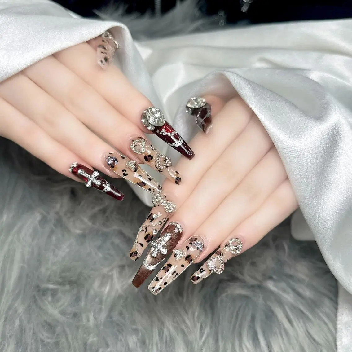 ネイル アートネイル ジェルネイル キラキラネイル 韓国ネイル ロングネイル ハンドネイル ハンドケア Nova Nailのネイルデザイン