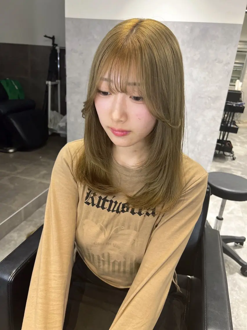 セミロング カラー ベージュカラー ブリーチ ケアブリーチ トリートメント 透明感/レイヤー 🇰🇷tomonaのヘアスタイル