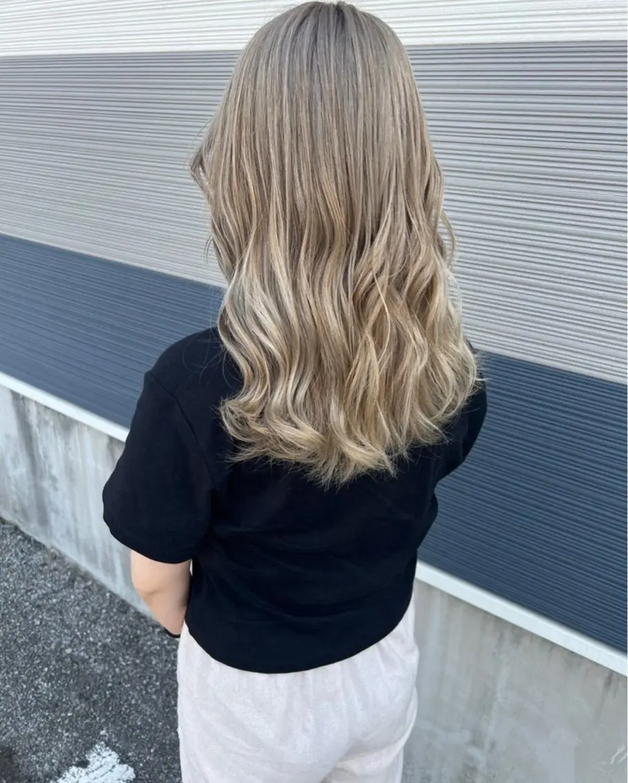 ロング 水島 愛のヘアスタイル