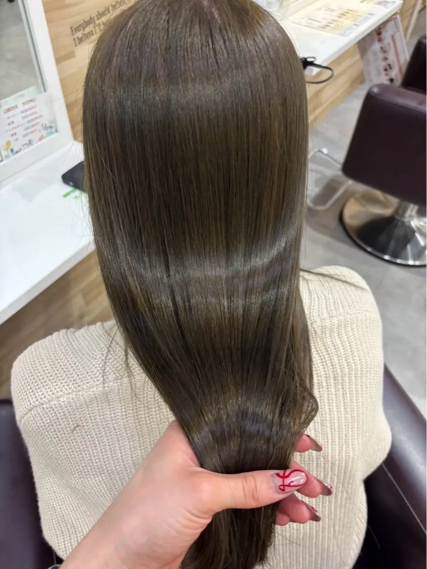 ロング 長岡 明音のヘアスタイル
