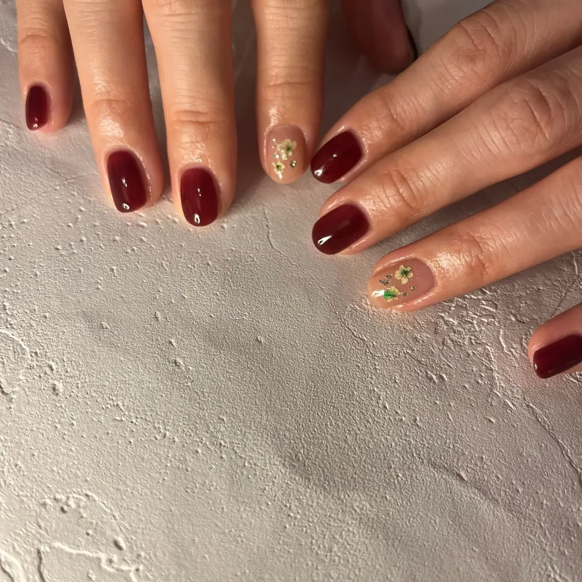 ネイル ジェルネイル ワンカラーネイル パラジェル 冬ネイル クリスマス ハンドネイル nail slow.のネイルデザイン