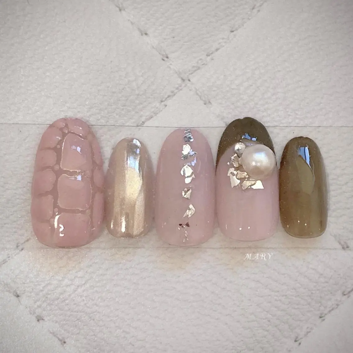 ネイル ミラーネイル ワンカラーネイル ハンドネイル Mary nail .narumiのネイルデザイン