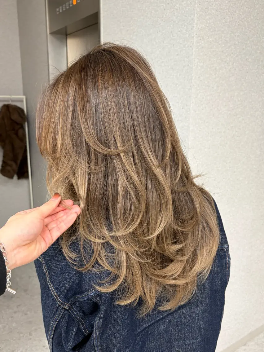 ロング ハッシュカット レイヤーカット Senne groupのヘアスタイル