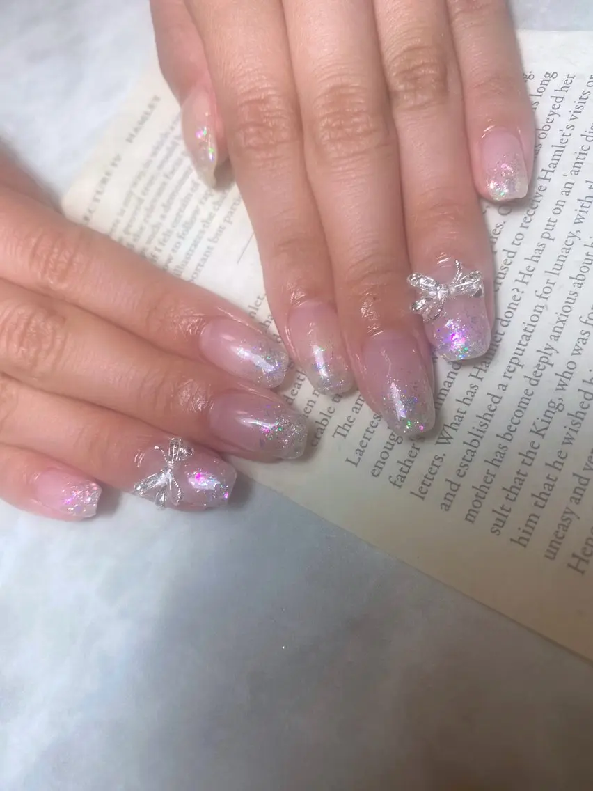 5月限定ラメグラ、ホログラ💅🏻オフ込み✨5500円パーツ片手一本ずつの写真