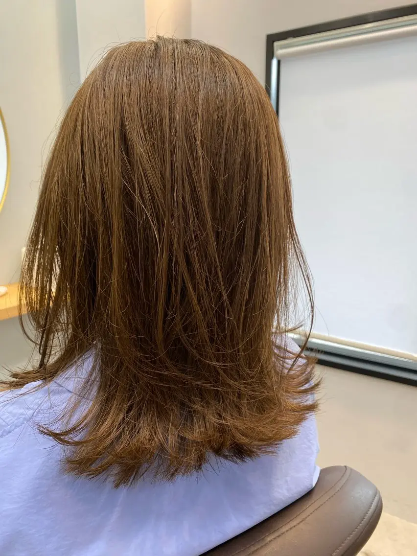 ミディアム レイヤーカット カット ヘアカラー トリートメント a-o岡野 こやま しんぺいのヘアスタイル