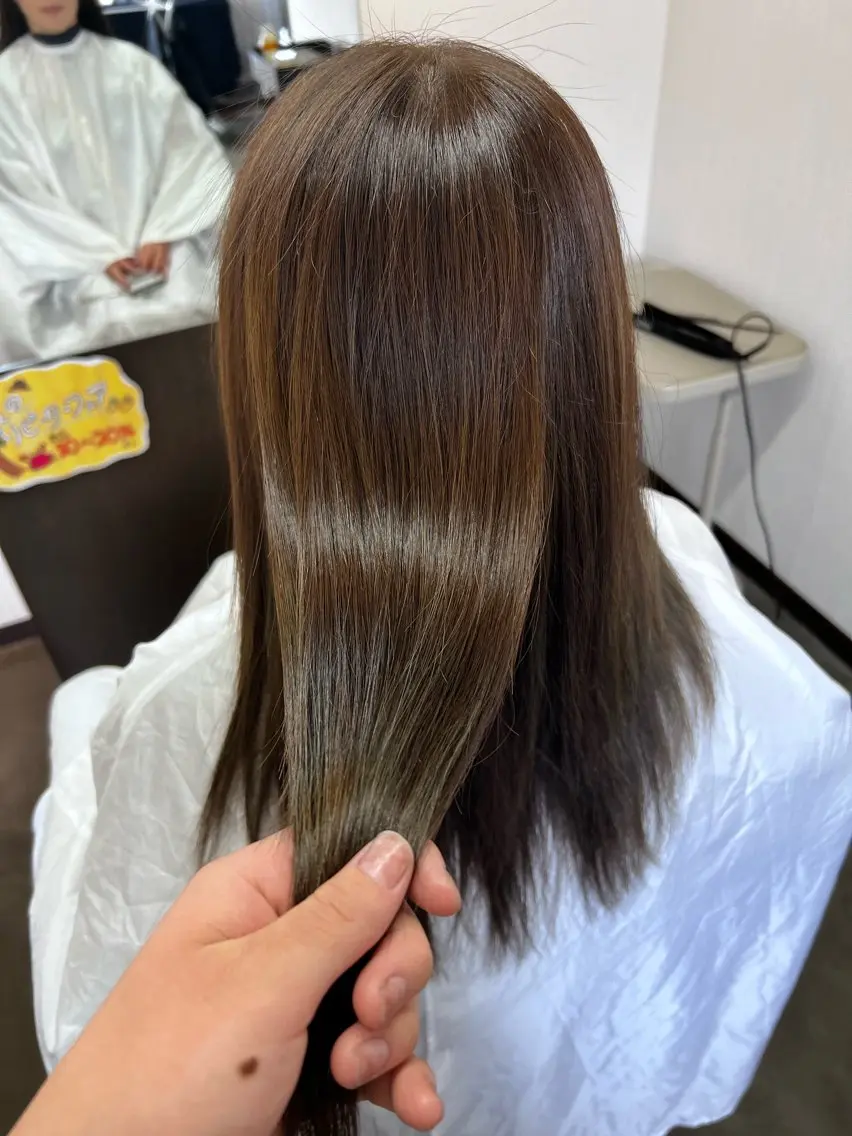 セミロング カラー 黒野 菜月のヘアスタイル