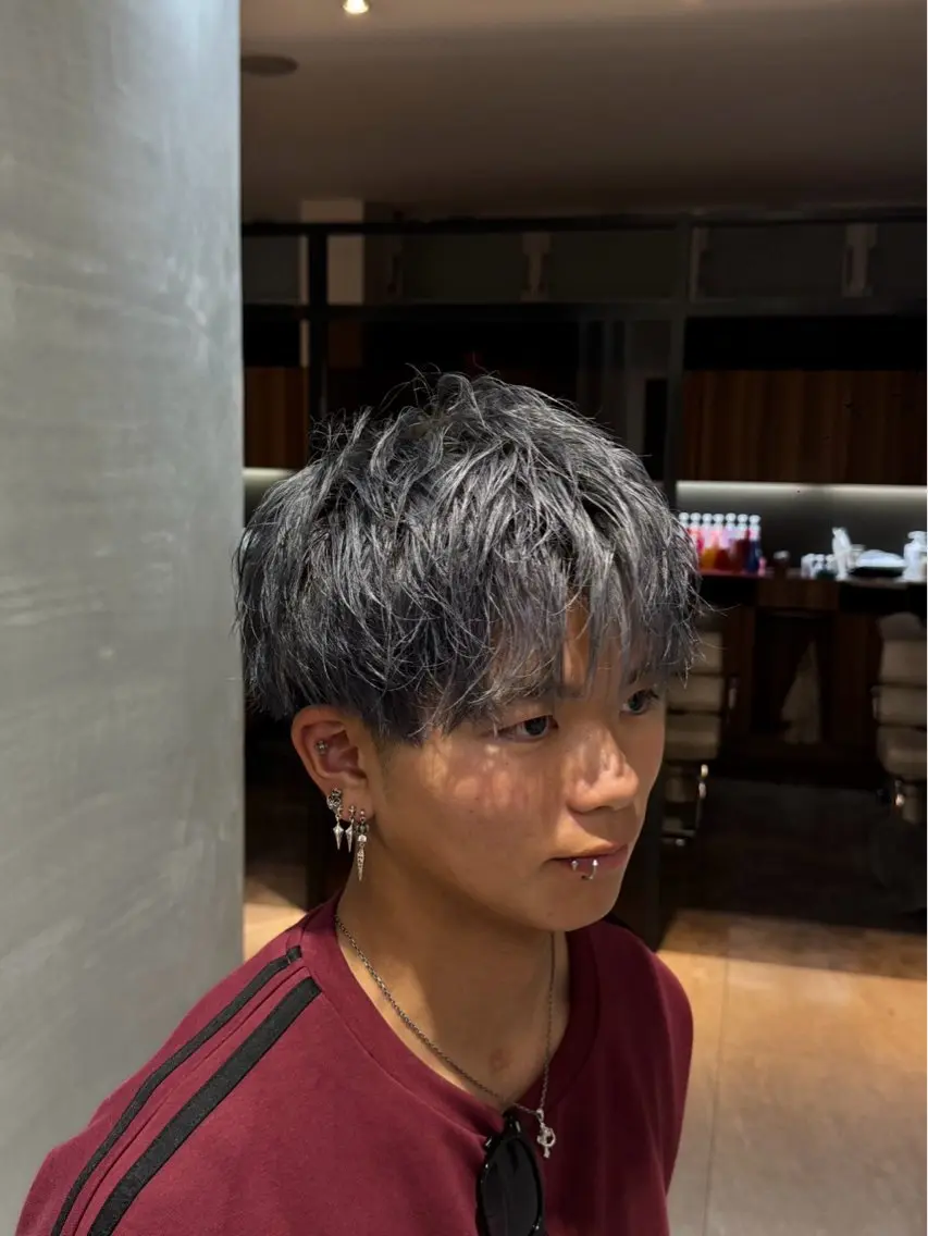 カラー メンズ ヘアカラー 元島海聖 DIVADIVOのヘアスタイル