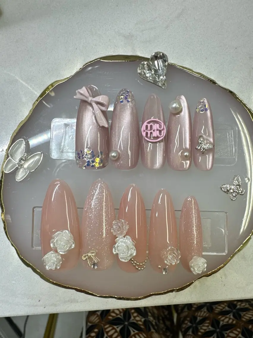 ネイル アートネイル フットネイル フレンチネイル ジェルネイル ガラスフレンチ Queeens nailのネイルデザイン