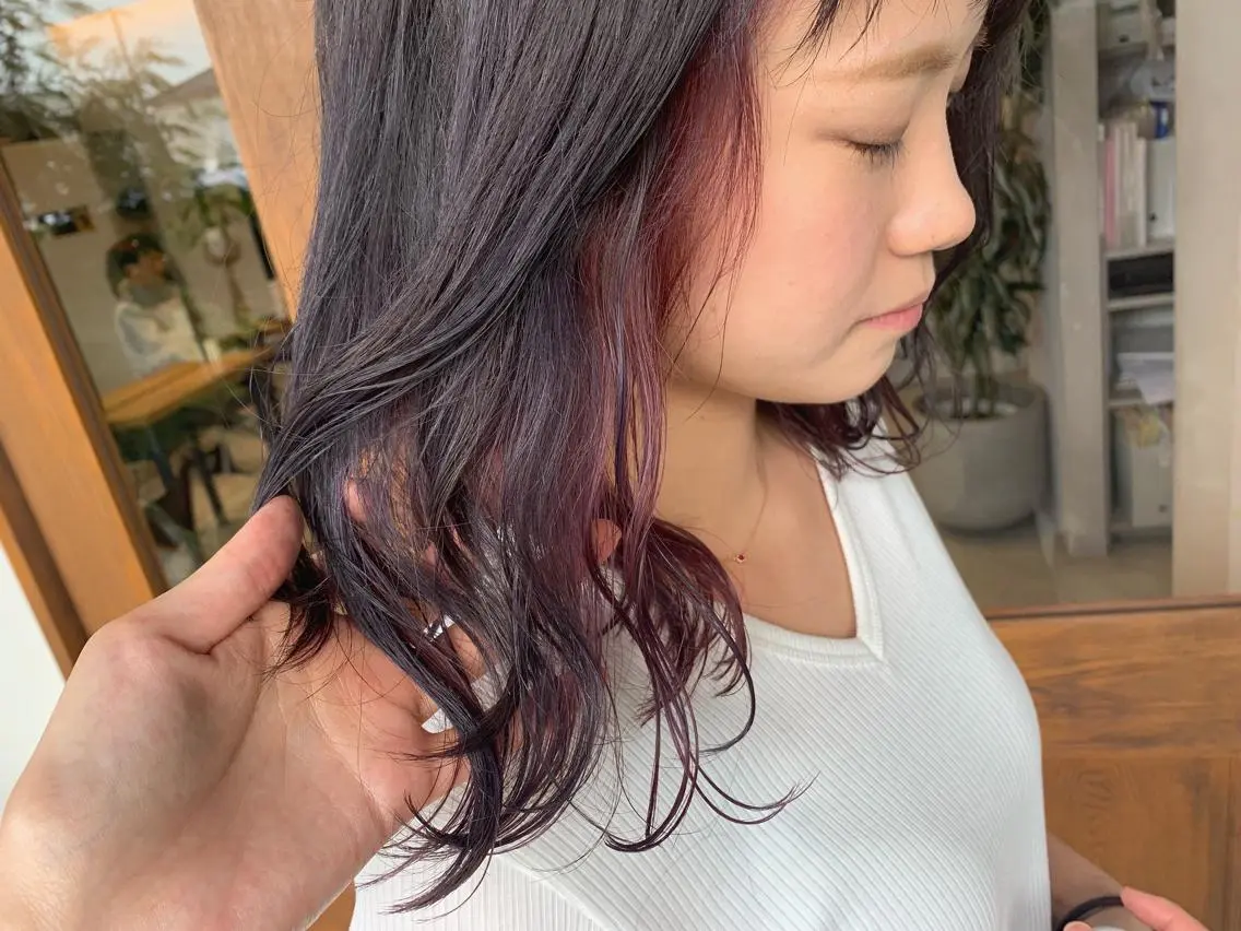 ミディアム カラー インナーカラー ピンクカラー 吉田 早織のヘアスタイル