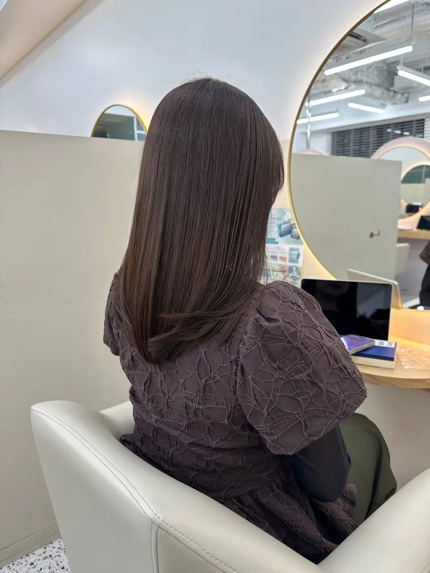 セミロング カラー カット ヘアカラー 金ウンス 髪質改善カラーのヘアスタイル