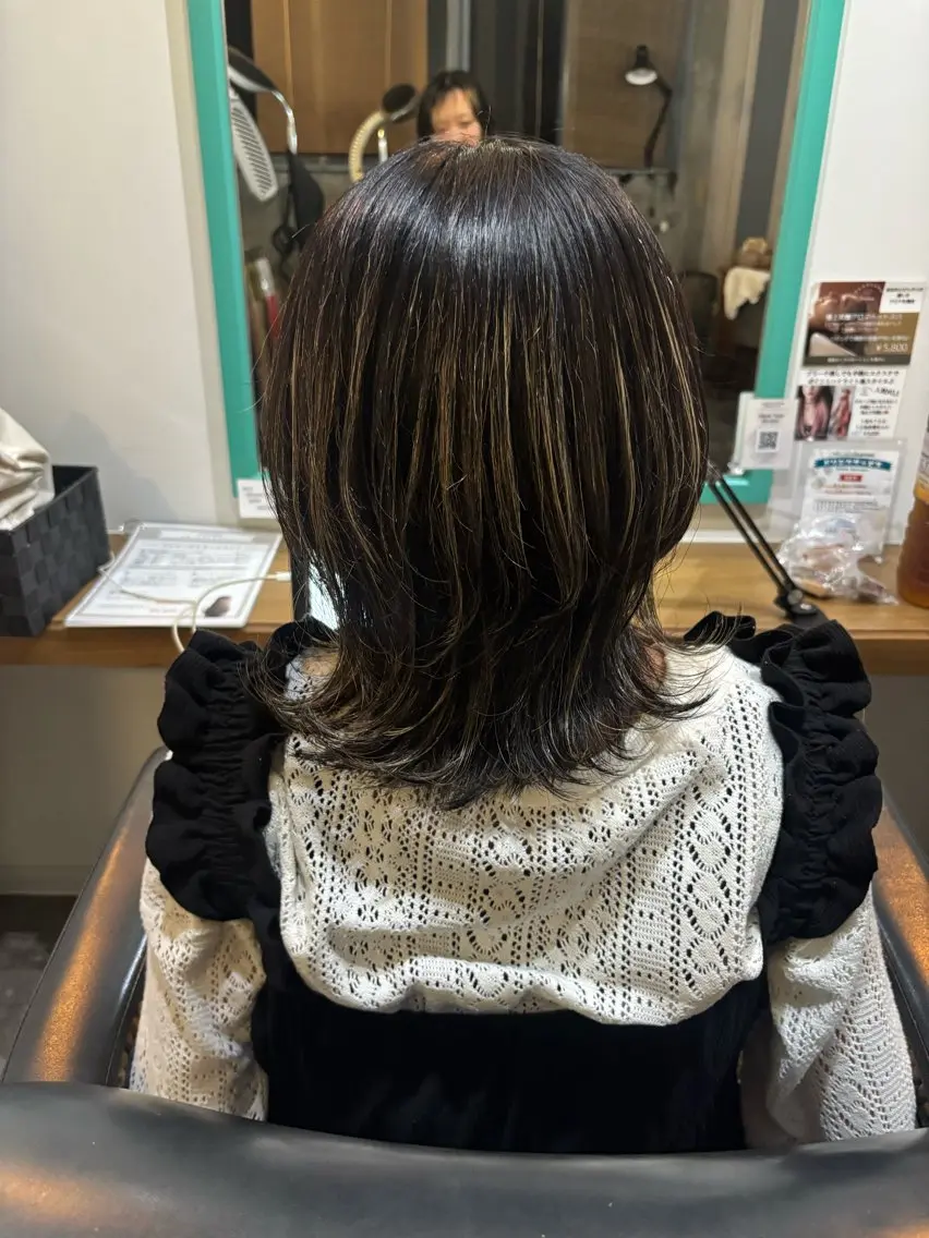 ミディアム カット 與那覇 有紗のヘアスタイル