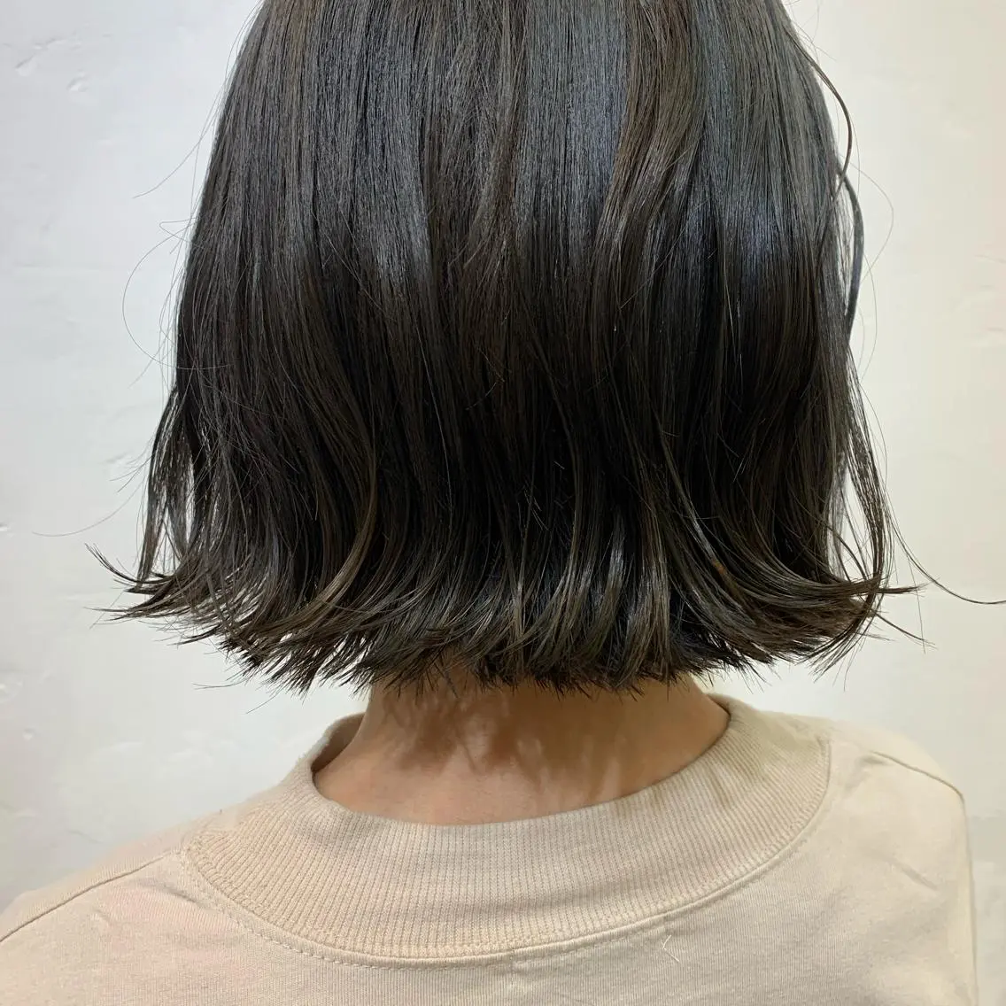 ショート カラー wakana/ 柔らかベージュカラーのヘアスタイル