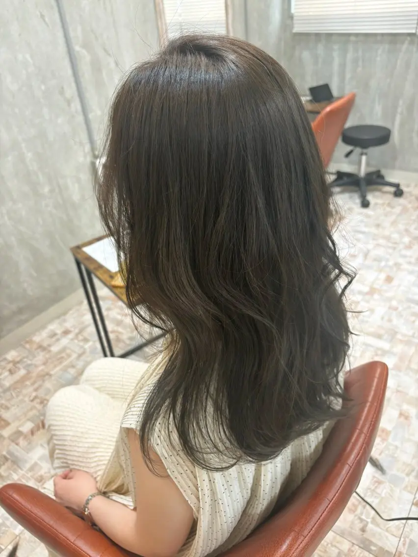 セミロング カラー グレージュ オリーブグレージュ オリーブグレー ヘアカラー botan🪷☆*。 レ ナのヘアスタイル