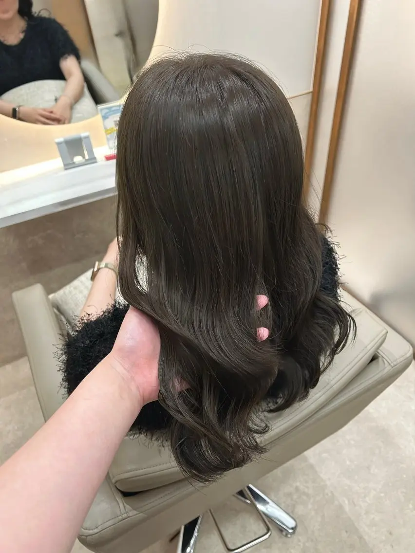 ロング アッシュ アッシュグレー アッシュグレージュ カット ヘアカラー トリートメント レイヤー/透明感 🌷油科あい🌷のヘアスタイル